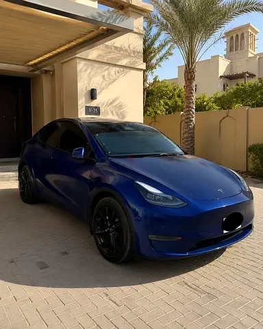 Tesla Model Y Long Range 2023 - Dual Motor AWD - American Specs - 9k AED accessories