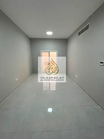 🏡✨ للإيجار السنوي – شقة غرفتين وصالة بمساحة واسعة في الجرف 3 – عجمان ✨🏡  🌟 إذا كنت تبحث عن شقة عائلية بمساحة كبيرة وموقع مميز، فهذه فرصة رائعة للسك