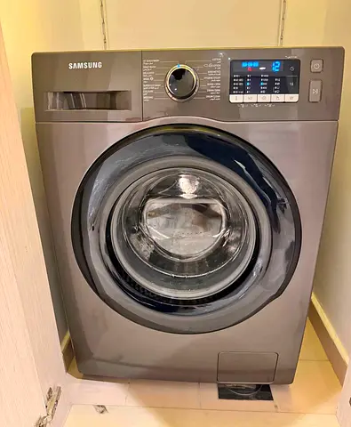 Samsung 8 kg washing machine neat and clean perfect working