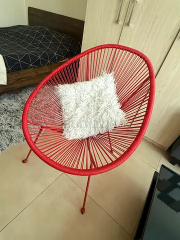 Red Woven Outdoor/Indoor Accent Chair (Good Condition)