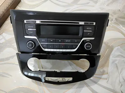 Xtrail 2015- Car stereo head unit and fascia panel (single DIN) - good condition
