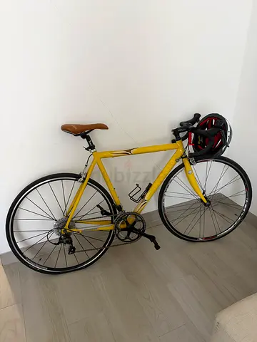 Yellow hybrid/road bike with helmet - great condition - PINARELLO