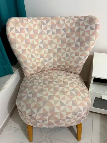 Comfortable lounge or nursery room chair (superb condition)