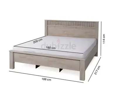King Size bed for immediate sale. Perfect condition. Reason for selling: Moving out.