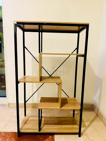 Industrial-style Open Shelf Unit with Wooden Shelves and Black Metal Frame