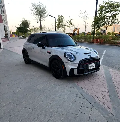 2022 MINI Cooper , Excellent conditions, upgraded Jcw kit .