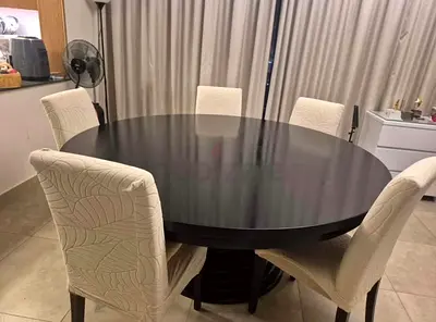 Dining Table with chairs set for sale!