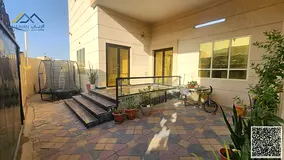 Corner unit on two streets, on a main road, rooftop apartment including air conditioning and electri