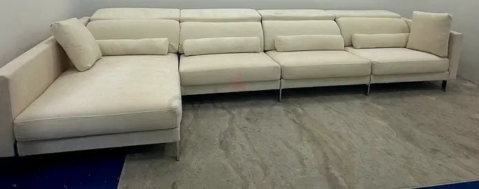 Like new condition Italy lshape sofa