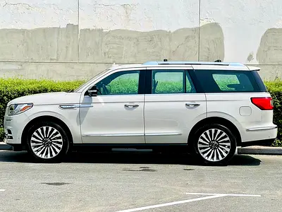 صورة 3 لـ 2019 Lincoln NAVIGATOR