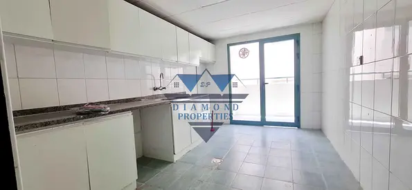 Very spacious 2bhk two balkany big kitchen two full washrooms pure family building big hall just in 33k Available in Abushagara