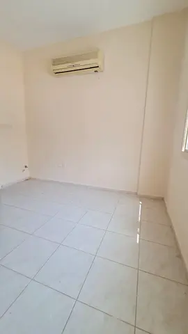 استوديو للإيجار السنوي – القليعة 🏡 استوديو 💰 الإيجار السنوي: 16,000 درهم 💳 الدفع: 4 دفعات 🛡️ التأمين: شيك لا يُصرف 📝 الرسوم: 1,700 درهم (كاش