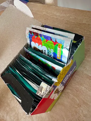 Box of 100 stickers FIFA world cup