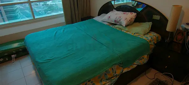Whole bed set (king size bed + night stand + 2 commods)