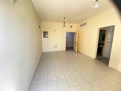 CHILLER FREE STUDIO FLAT WITH COVERED PARKING NEAR ROLLA PARK