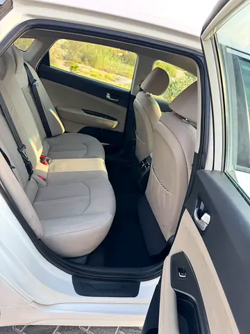 صورة مصغرة 10 لـ 2017 KIA OPTIMA