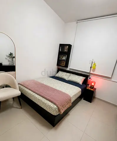 Queen bed and Bed Bed base ( Divans) for sale
