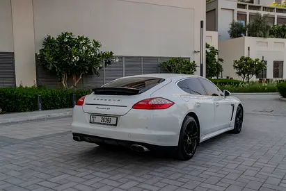 2013 Porsche PANAMERA 缩略图 3