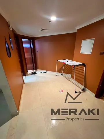 شقه ممتازة غرفه وصاله بمقدم مميز140 الف درهم بس للسكن الفوري في الاورينت تشطيب مميز اطلاله علي الخور مع باركنج ومساحه مميزة.