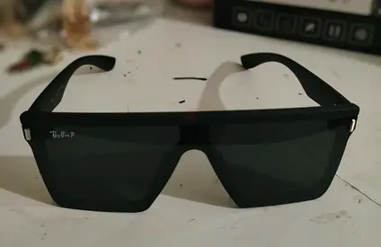 Black single lens sunglasses (with hangable case)