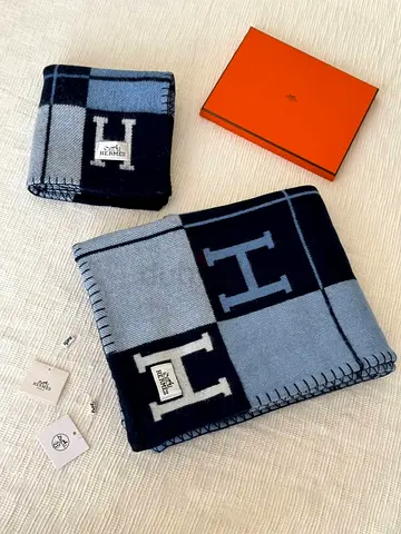 Hermes Blanket Set With Pillows