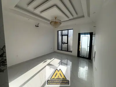 للبيع فيلا 5 غرف نوم تصميم مودرن تشطيبات عالية الجودة مساحات داخلية عملية ومريحة موقع مميز بالقرب من المدارس والخدمات