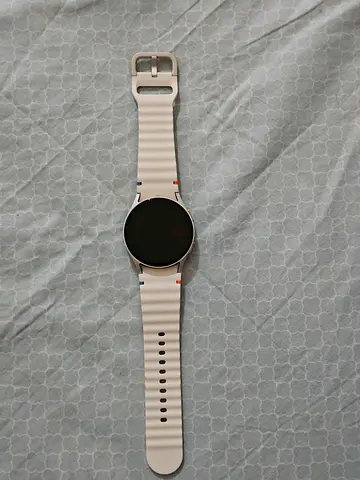 White smart watch with silicone strap - good condition