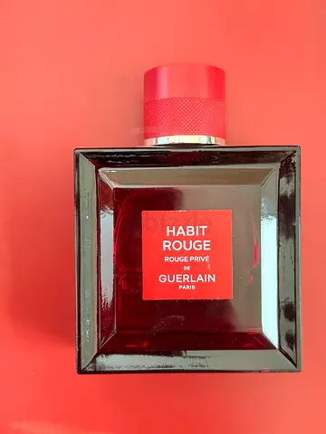 Habit rouge perfume