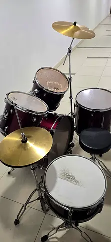 Pearl acoustic drumset