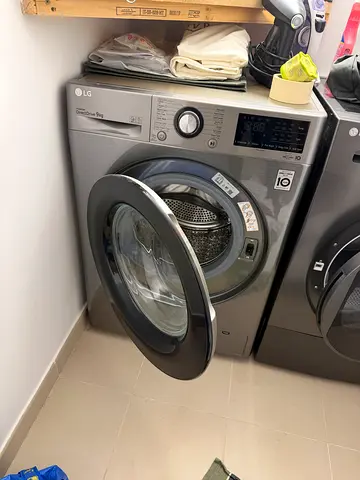 LG Front Load Washing Machine - 9kg, Silver, direct drive, rarely used! Perfect Condition!