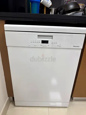 White Built-in Miele Dishwasher - excellent Condition