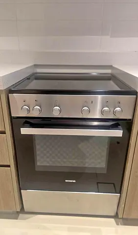 Siemens 60x60cm freestanding electric cooker with ceramic hob and oven - good condition