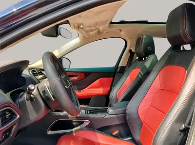 2019 Jaguar F-PACE photo 9