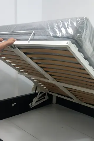 Upgrade your bedroom with this practically new IKEA king-size hydraulic bed and mattress (180x200cm)