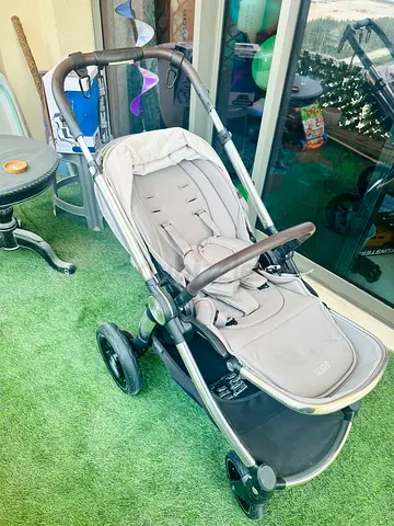 Mamas and Papas Ocarro Pushchair Baby stroller chair and Baby Cot(Attachable to stroller)