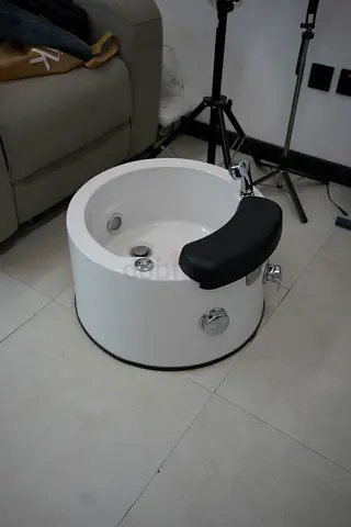 Portable White Pedicure Footbath with Cushioned Rest