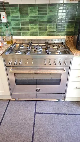 Bertazoni brand 5 burner full gas cooker same like new condition