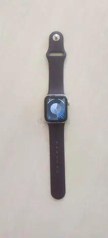 Apple Watch SE (GPS) 40mm Starlight – Brand New, Never Used, AppleCare+ till Dec 2026
