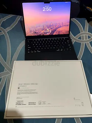 Apple MacBook Air M4 with Keyboard Case - 256GB - Excellent Condition