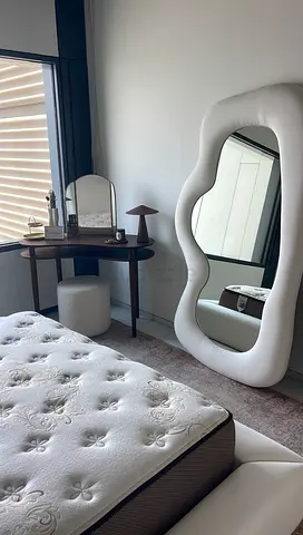 Full-length Curvy White Floor Mirror (modern) - Excellent Condition Vanity Table Puff Chair