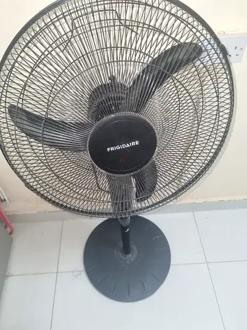 Frigidaire oscillating pedestal fan - good working condition