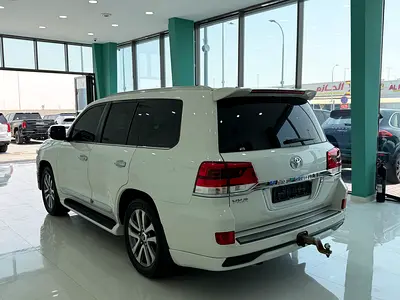 صورة مصغرة 8 لـ 2017 Toyota LAND CRUISER