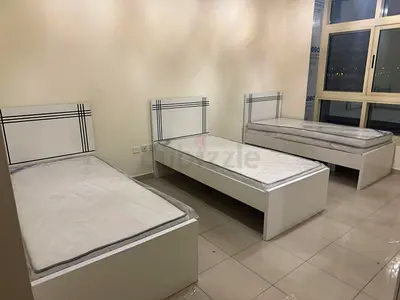 LUXURY MASTERBEDROOM IN DISTRESS DEAL…!! EXECUTIVE GENTS SHARING ACCOMODATION WITH SEPERATE TOILET