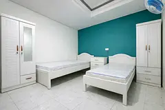 Partition For 2 Executive Indian Gents Available Near Metro