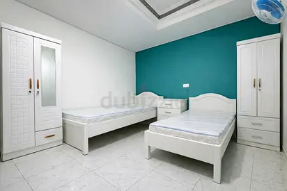 Partition For 2 Executive Indian Gents Available Near Metro