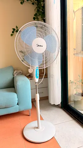 Original Midea stand fan, only 6 months old. Excellent condition, powerful airflow,clean and working