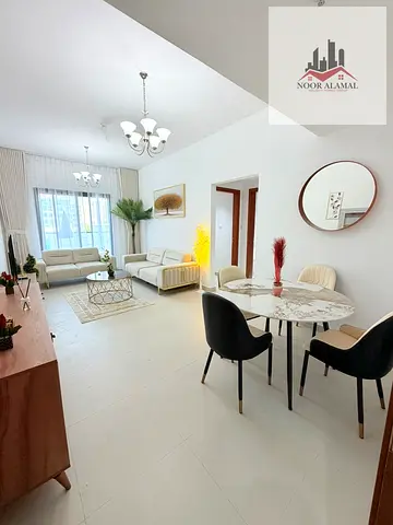 دبي ليوان2 اول ساكن ايجار شهري غرفتين وصاله ومطبخ وحمامين وبلكونه السعر 7300 شامل انترنت وباركن