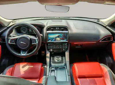 2019 Jaguar F-PACE photo 10