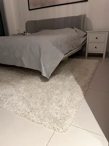 White rug - gently used, 200x300cm (approx)