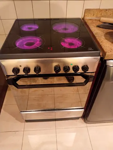 Indsit 4 hubs 60/60cm electric Coker latest model